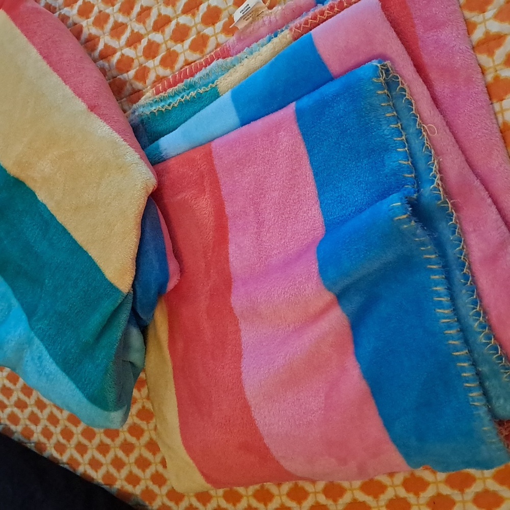 Super soft lightweight throw
